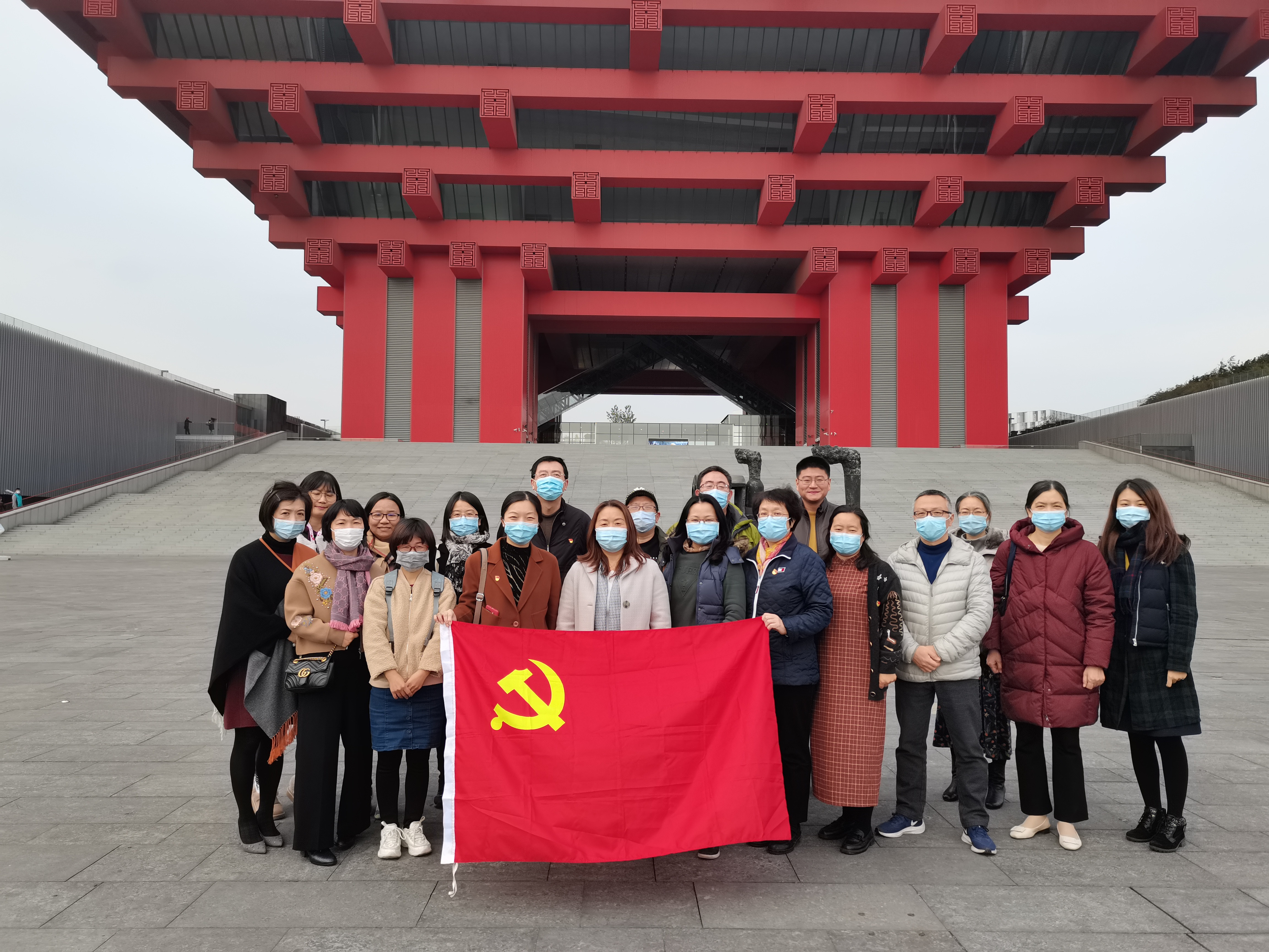 风从东方来照片1.jpg